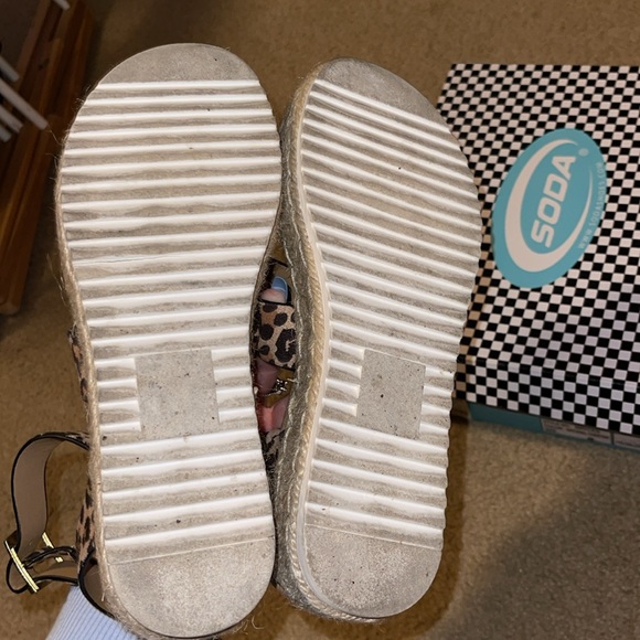 Soda Bryce Cheetah Print Flatform Sandal - Picture 6 of 8